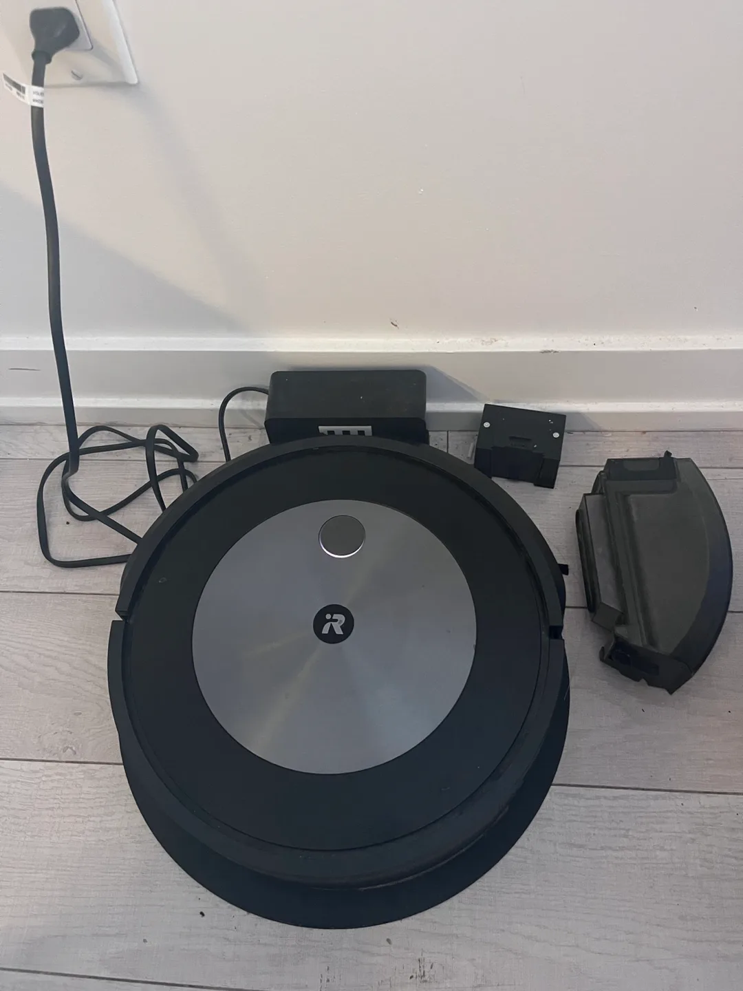 iRobot Roomba Combo j5 – Vacuum & Mop (Model j517020) thumbnail