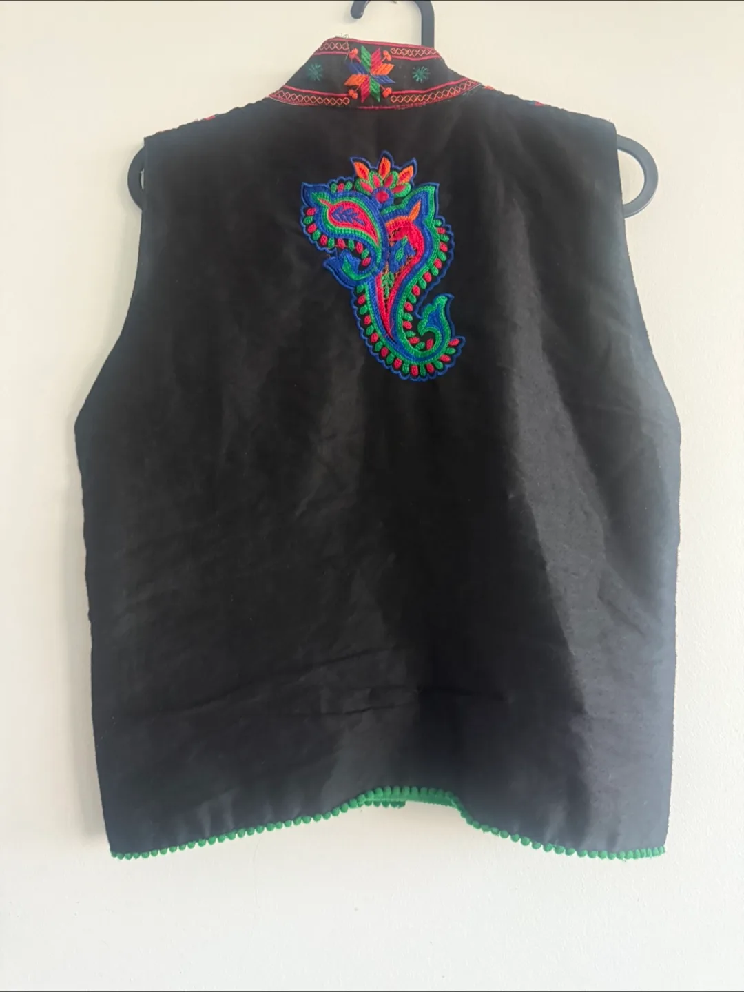 Embroidered Vest 🇨🇦 image indicator(2)