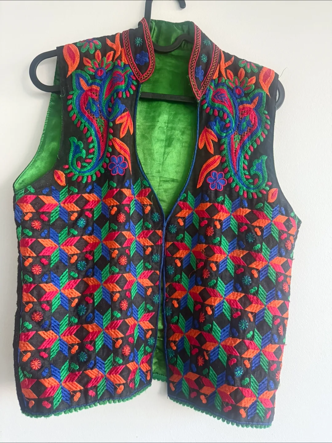 Embroidered Vest 🇨🇦 thumbnail