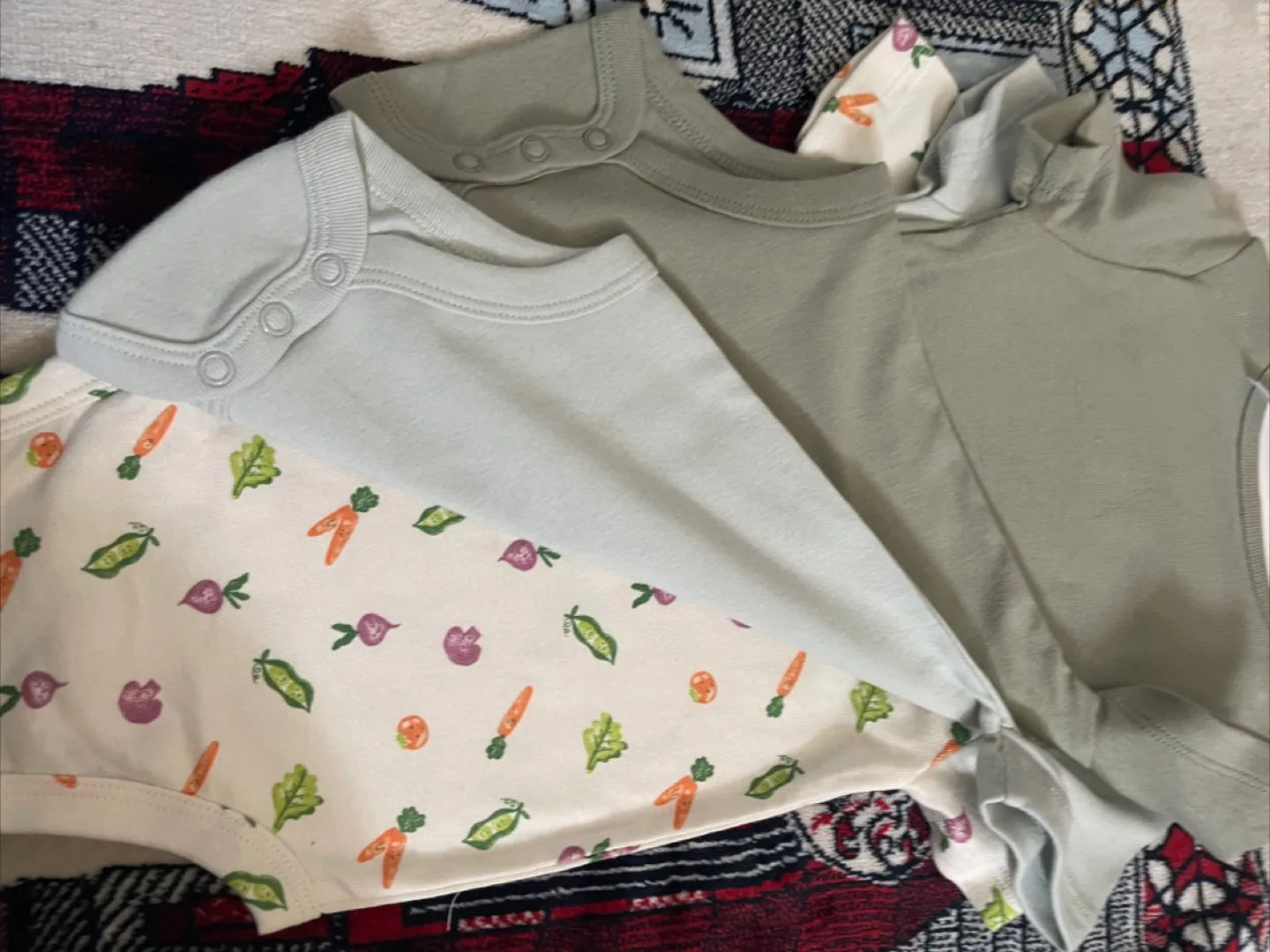 🇨🇦 Brand new Joe Fresh Baby Bodysuits - 3 Pack image indicator(3)