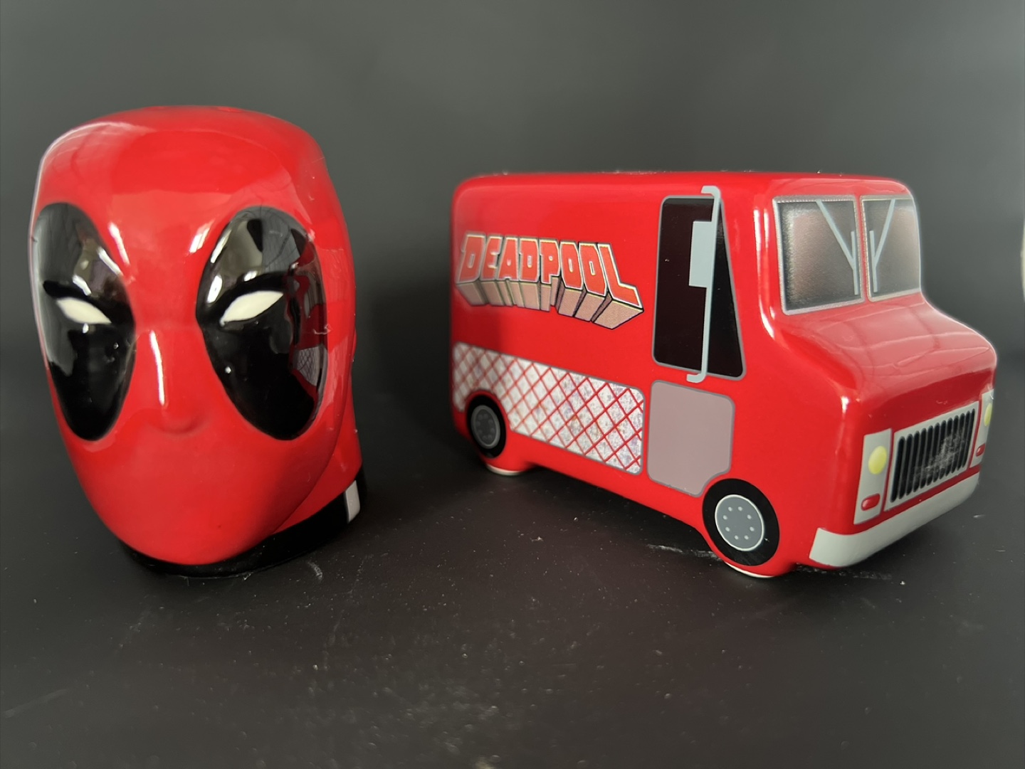 Marvel Deadpool Salt & Pepper Set - New in Box! - photo 2