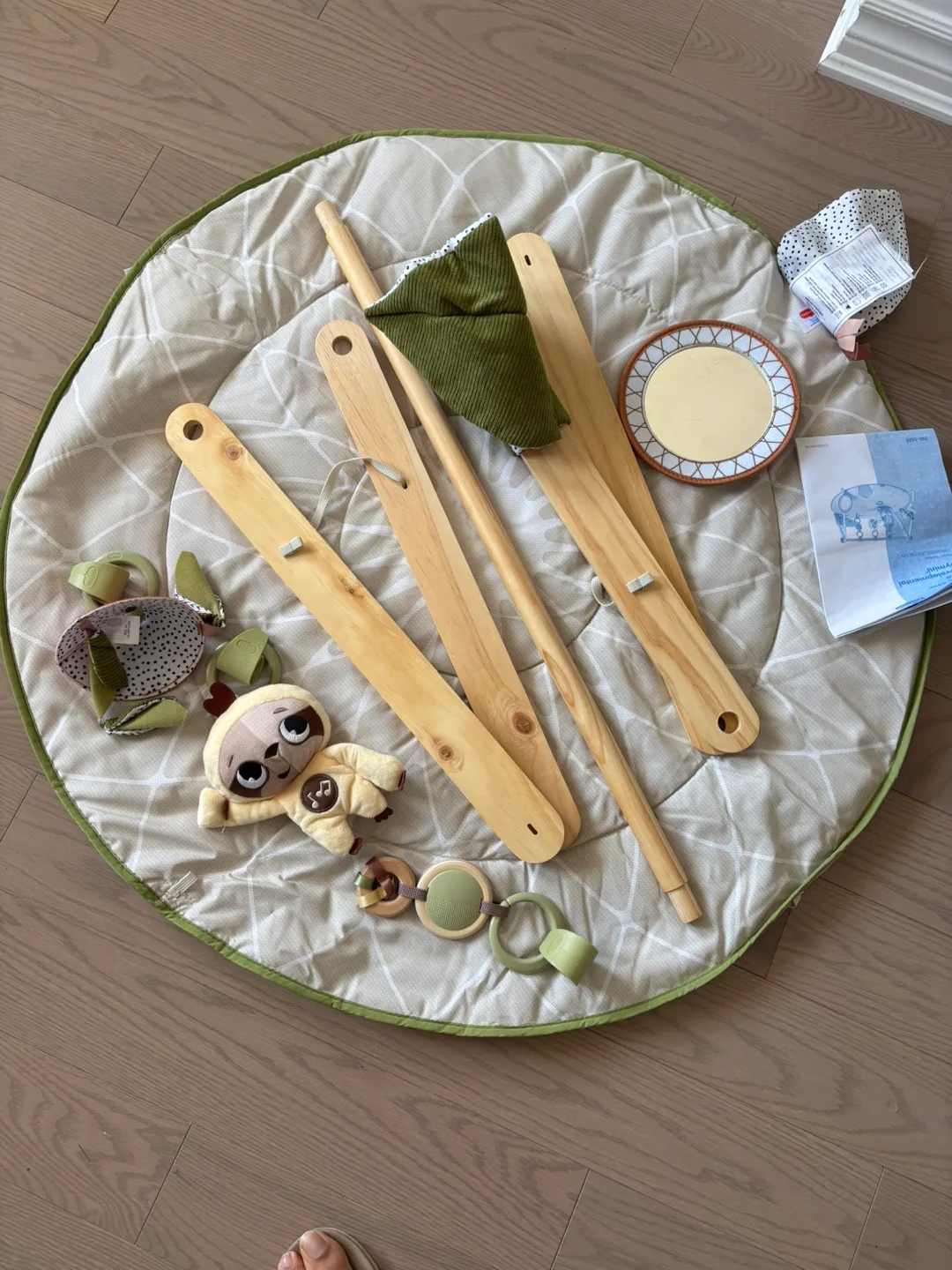 Tiny Love Boho Chic Developmental Gym image indicator(2)