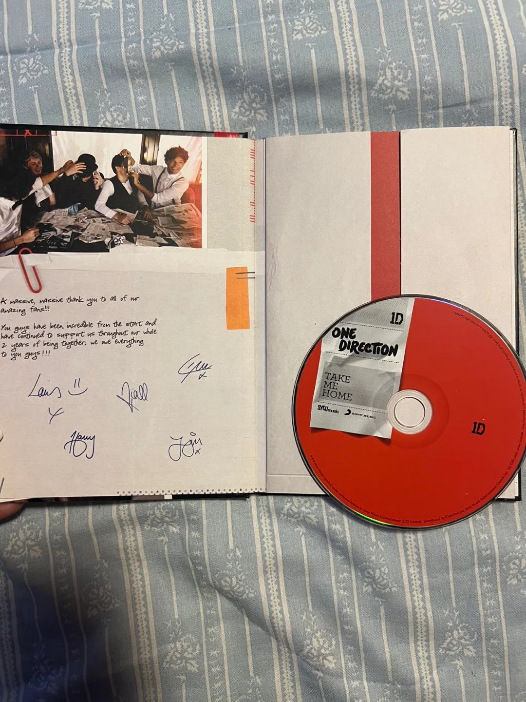 One Direction Take Me Home Yearbook + CD image indicator(2)