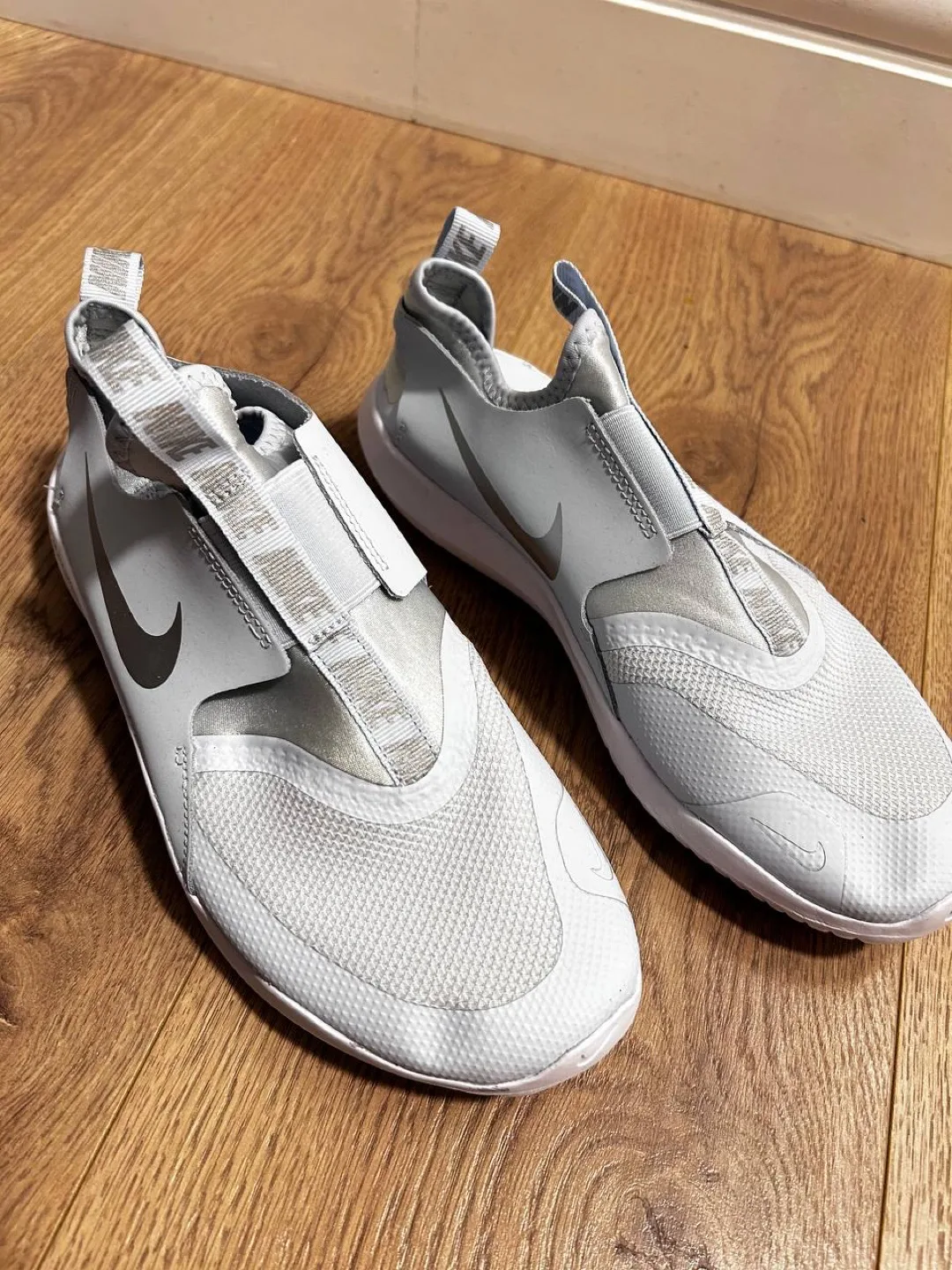 Nike Flex Runner Size 7Y thumbnail