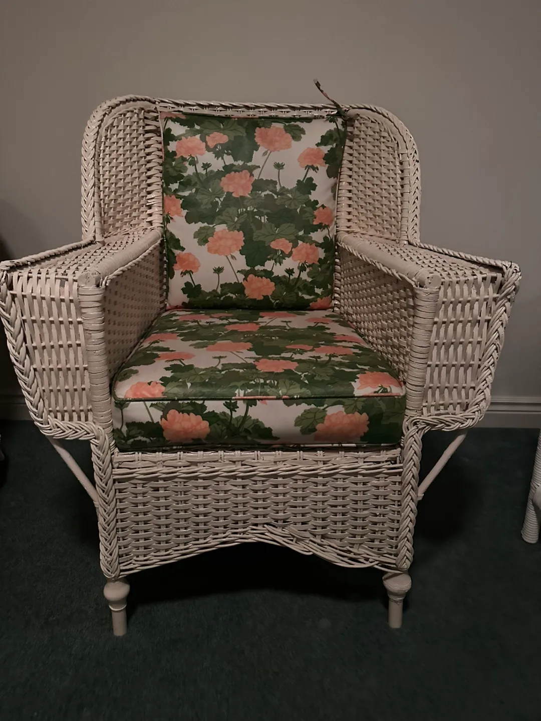 Wicker Chair with Floral Cushion🇨🇦 image indicator(2)