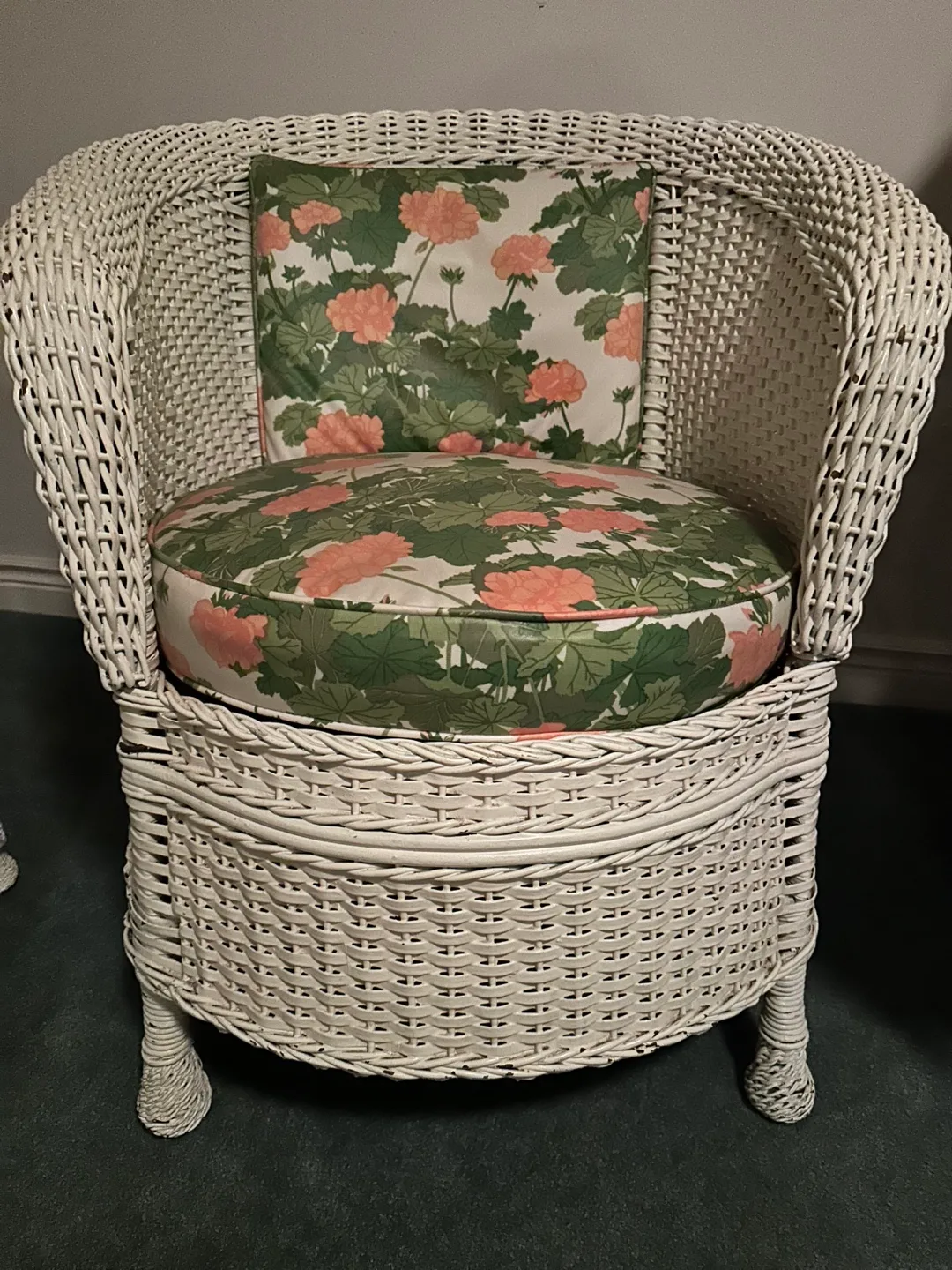 Wicker Chair with Floral Cushion🇨🇦 thumbnail