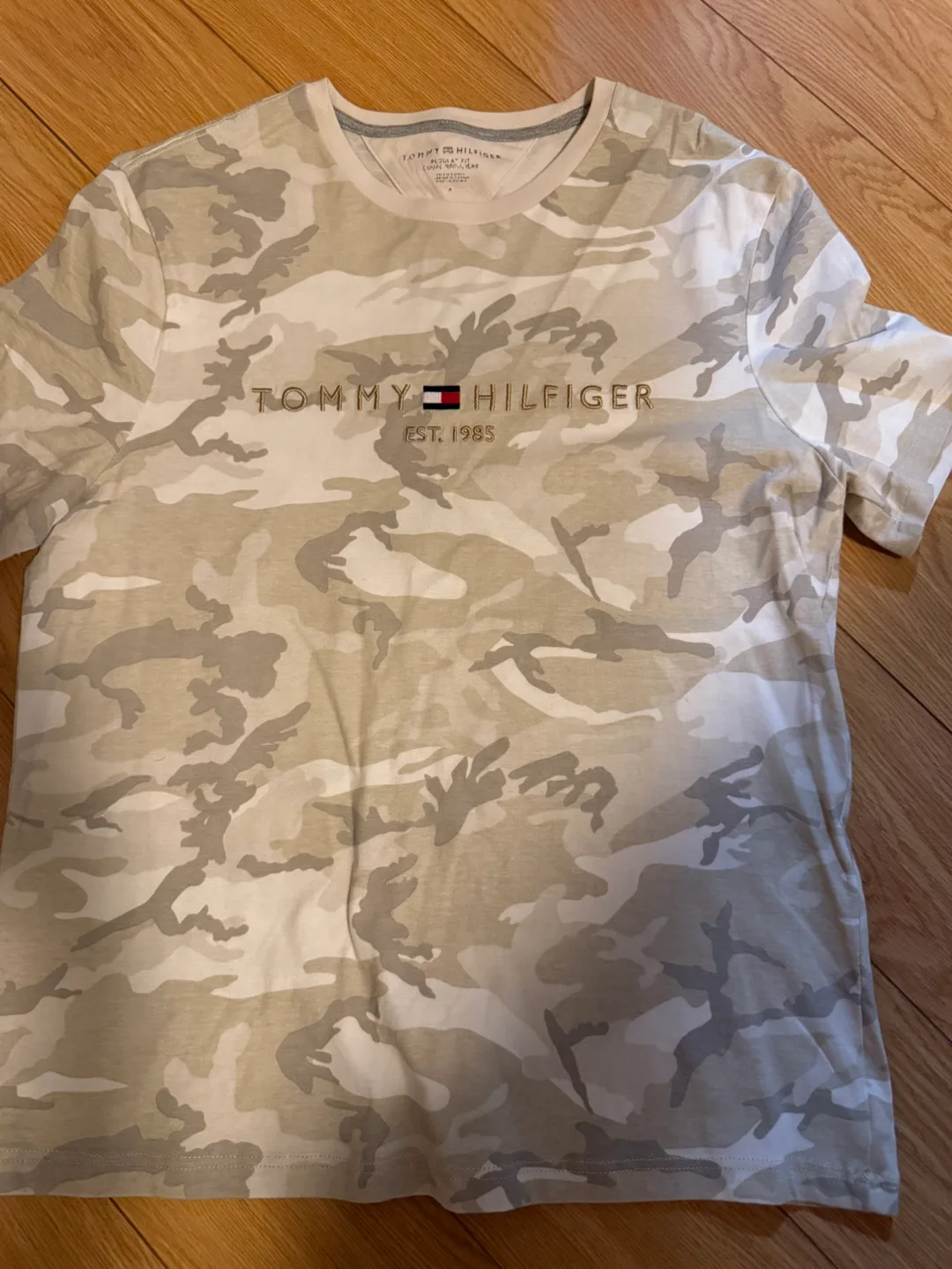 Mens Tommy Hilfiger Polo & Camo Tee - Size M-$20 for both 🇨🇦 thumbnail