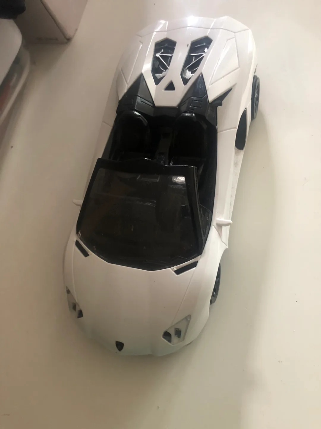 🇨🇦FREE Lamborghini Toy Car - White thumbnail