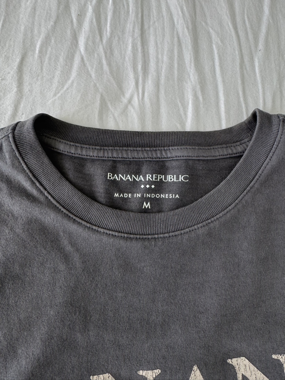 Brand New Banana Republic T-Shirt – Size M