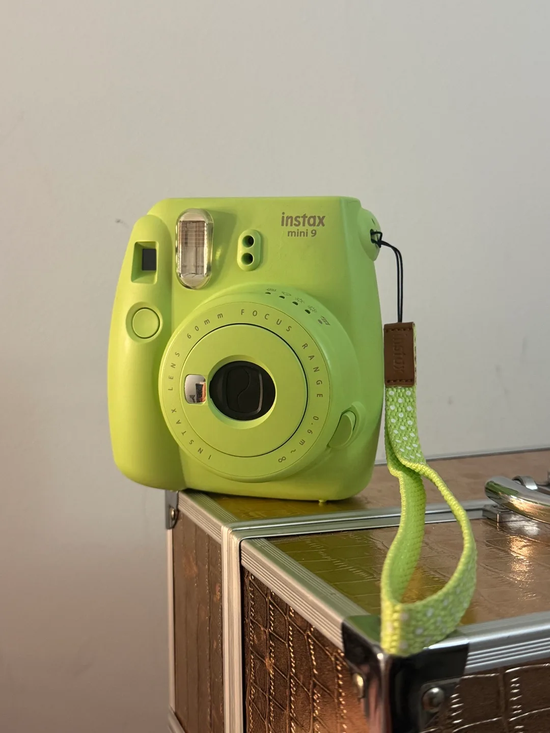 Fujifilm Instax Mini 9 Instant Camera - Lime Green image indicator(2)