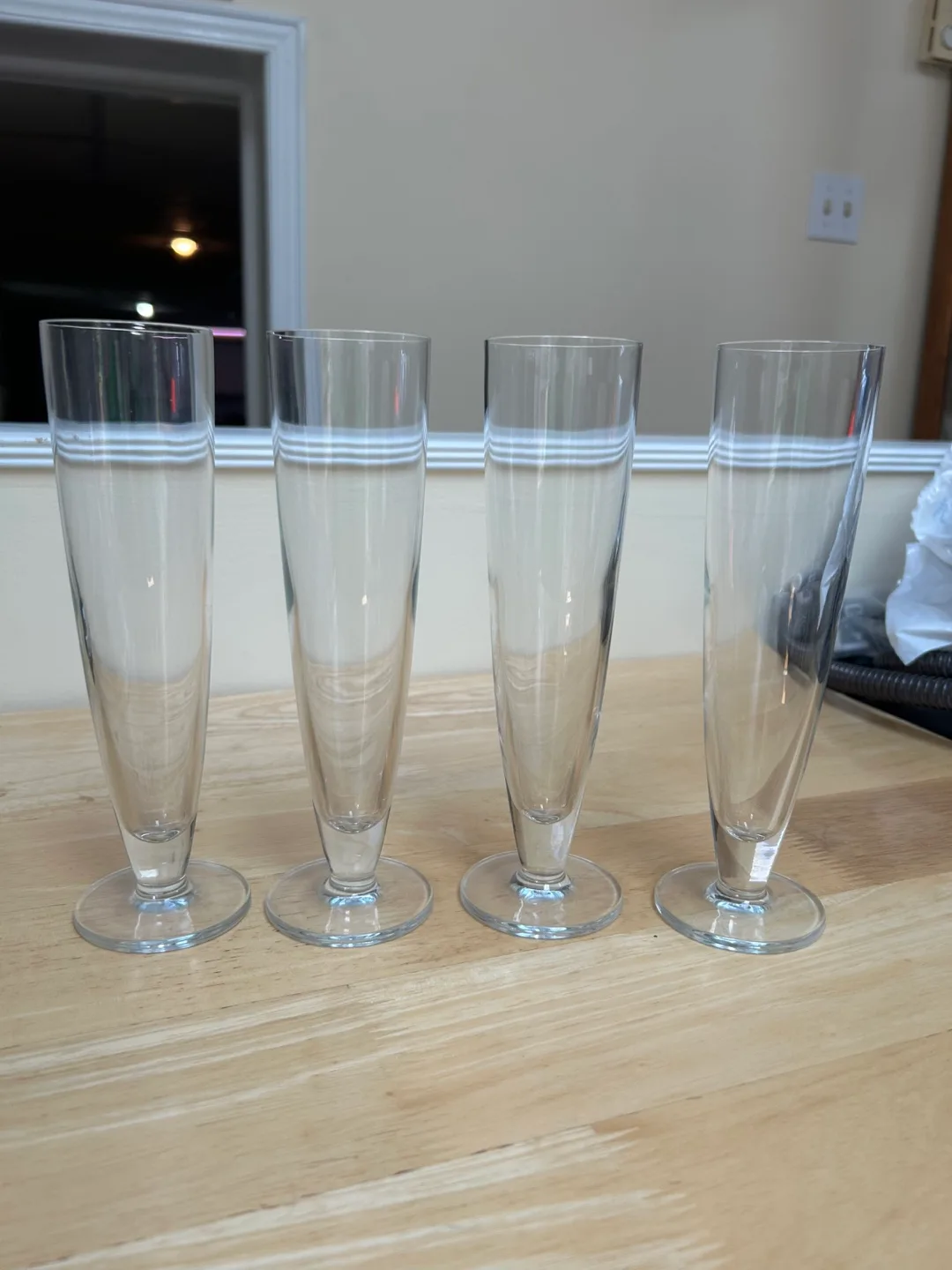 Set of 4 Clear Glass Pilsner Glasses thumbnail