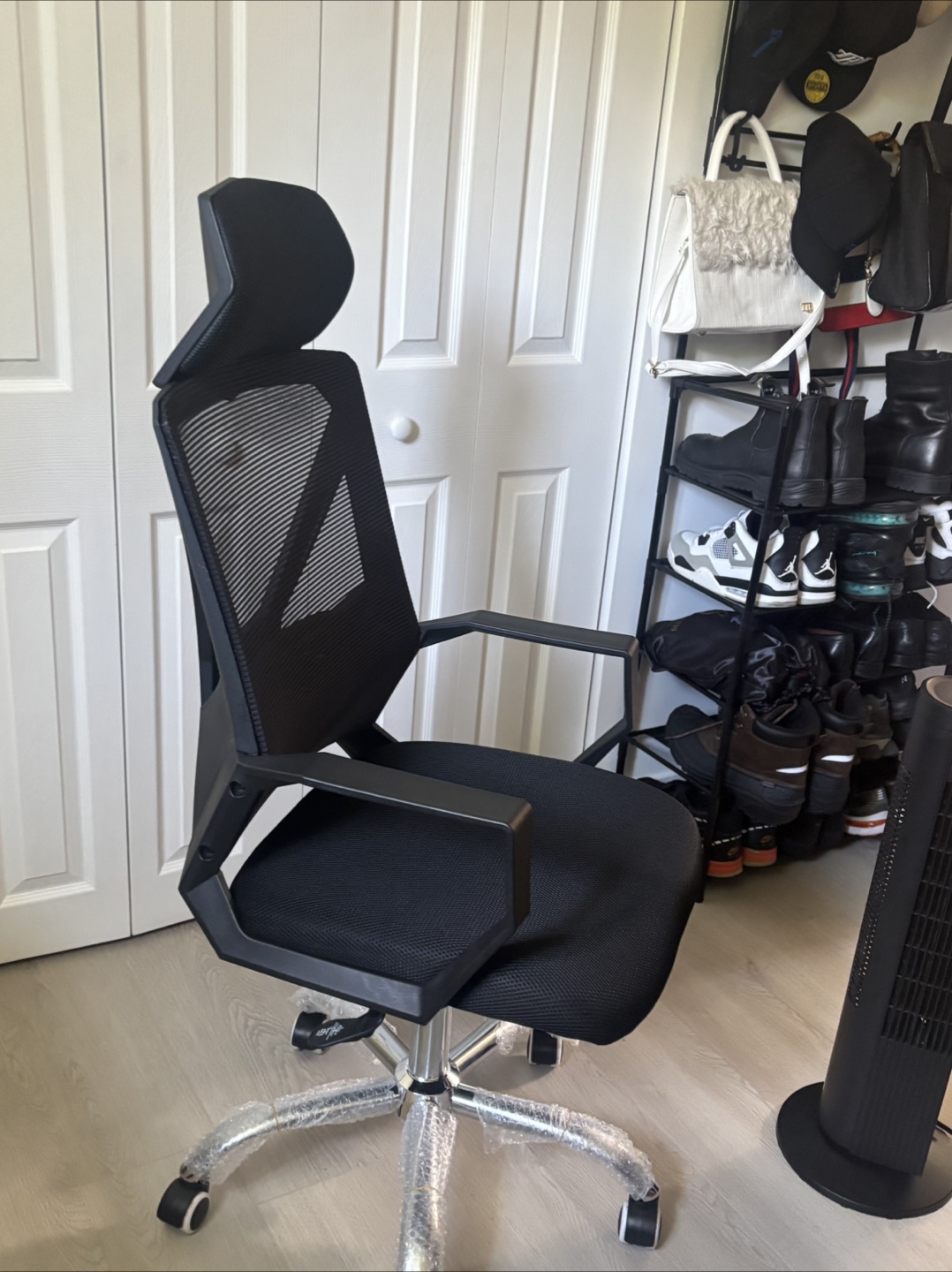 Black Ergonomic Office Chair - photo 3