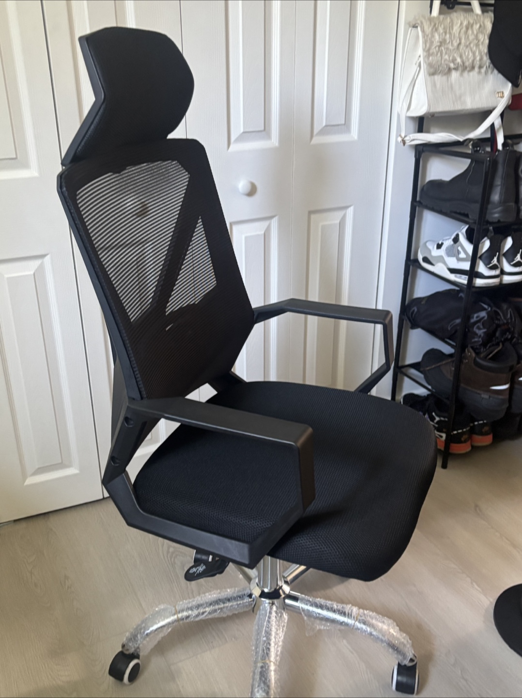 Black Ergonomic Office Chair - photo 2