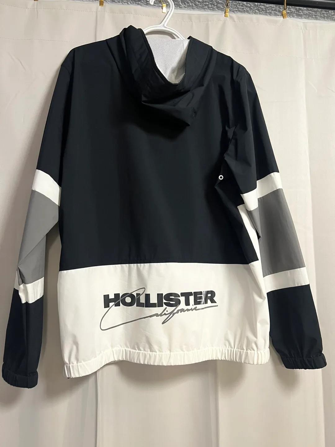 Hollister Windbreaker - Size L image indicator(2)