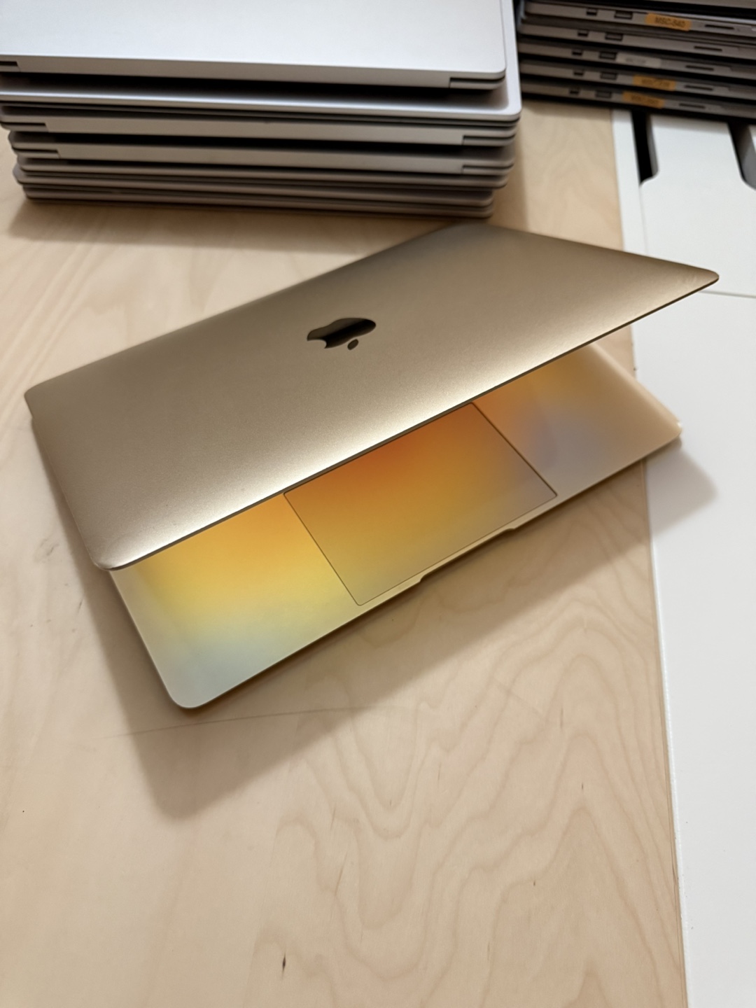 ‎‏MacBook Retina Core i7 2017 Slim  Golden Color