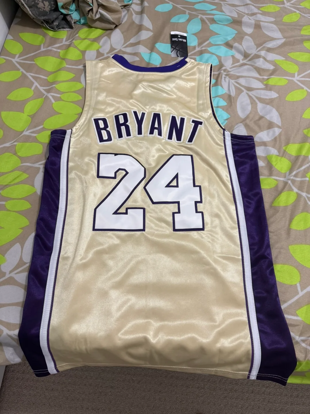 Mitchell & Ness Kobe Bryant Lakers Jersey - Size L image indicator(2)