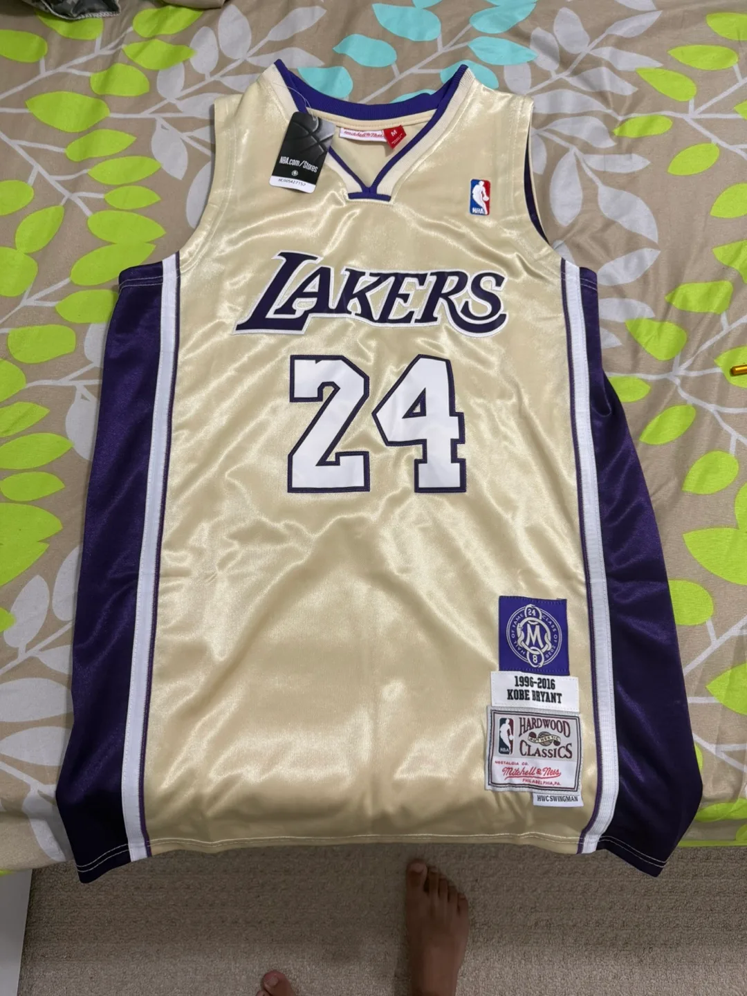 Mitchell & Ness Kobe Bryant Lakers Jersey - Size L thumbnail