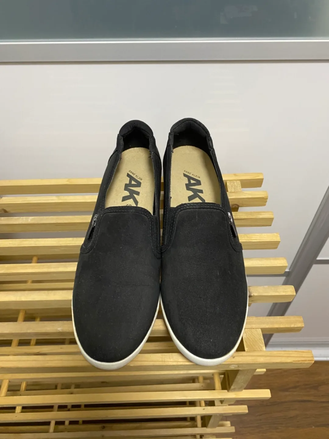 Anne Klein Black Slip-On Sneakers - Size 10 🇨🇦 thumbnail