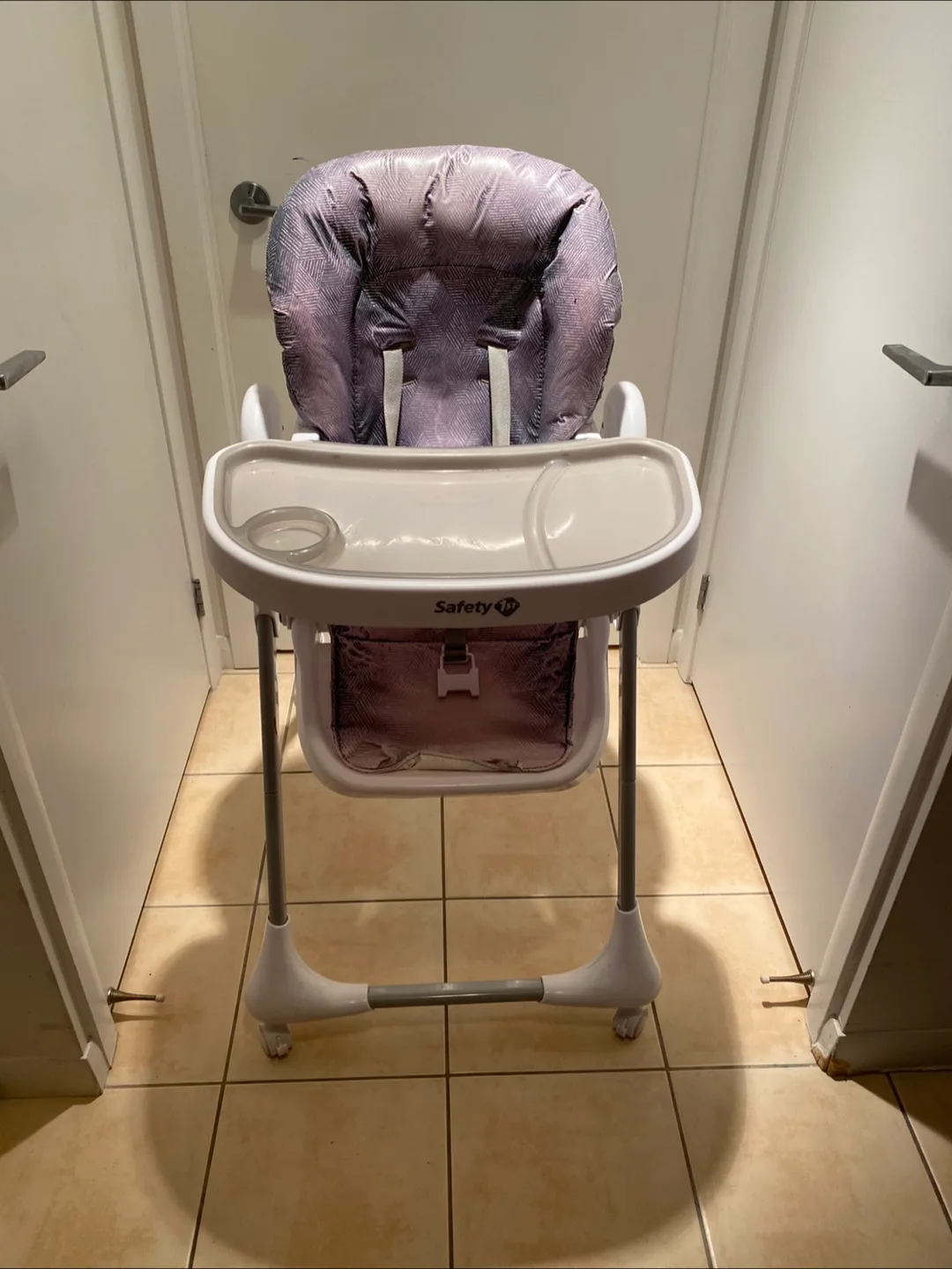 Safety 1st Foldable High Chair image indicator(4)