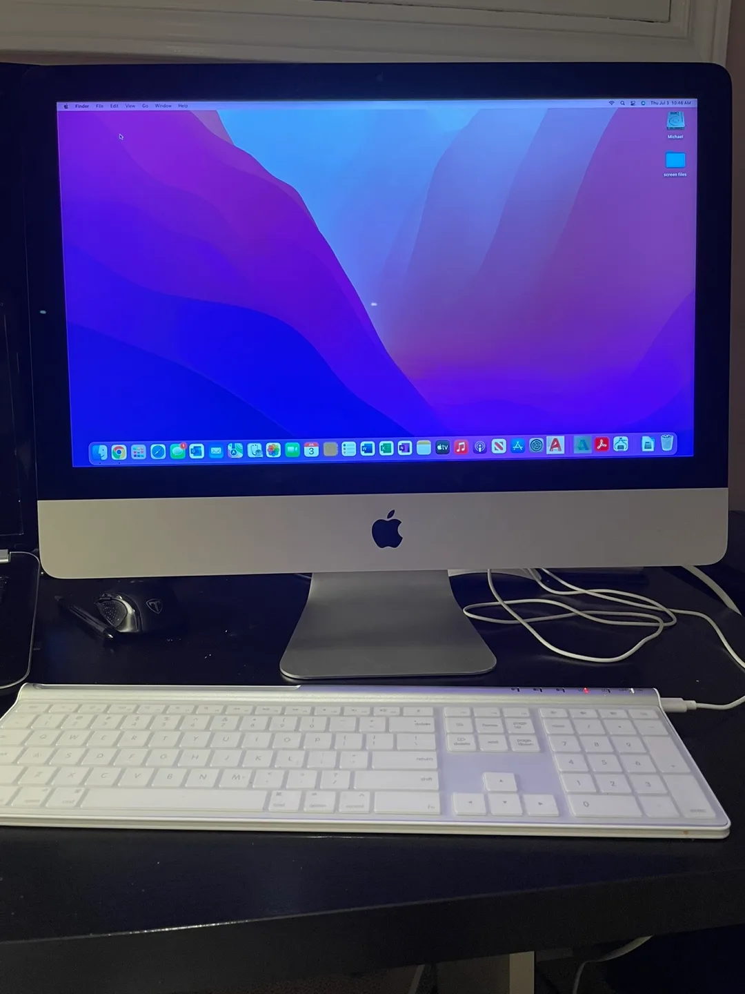 iMac Desktop Computer - 21.5 inch thumbnail