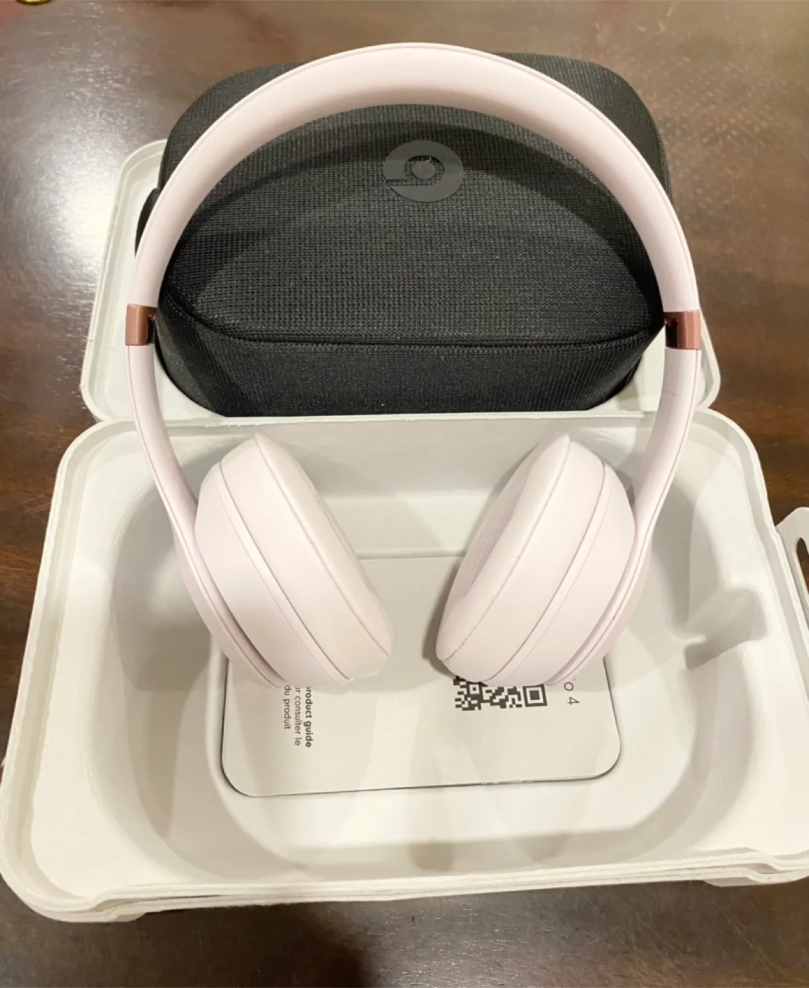 Beats Solo 4 Wireless Headphones - Cloud Pink