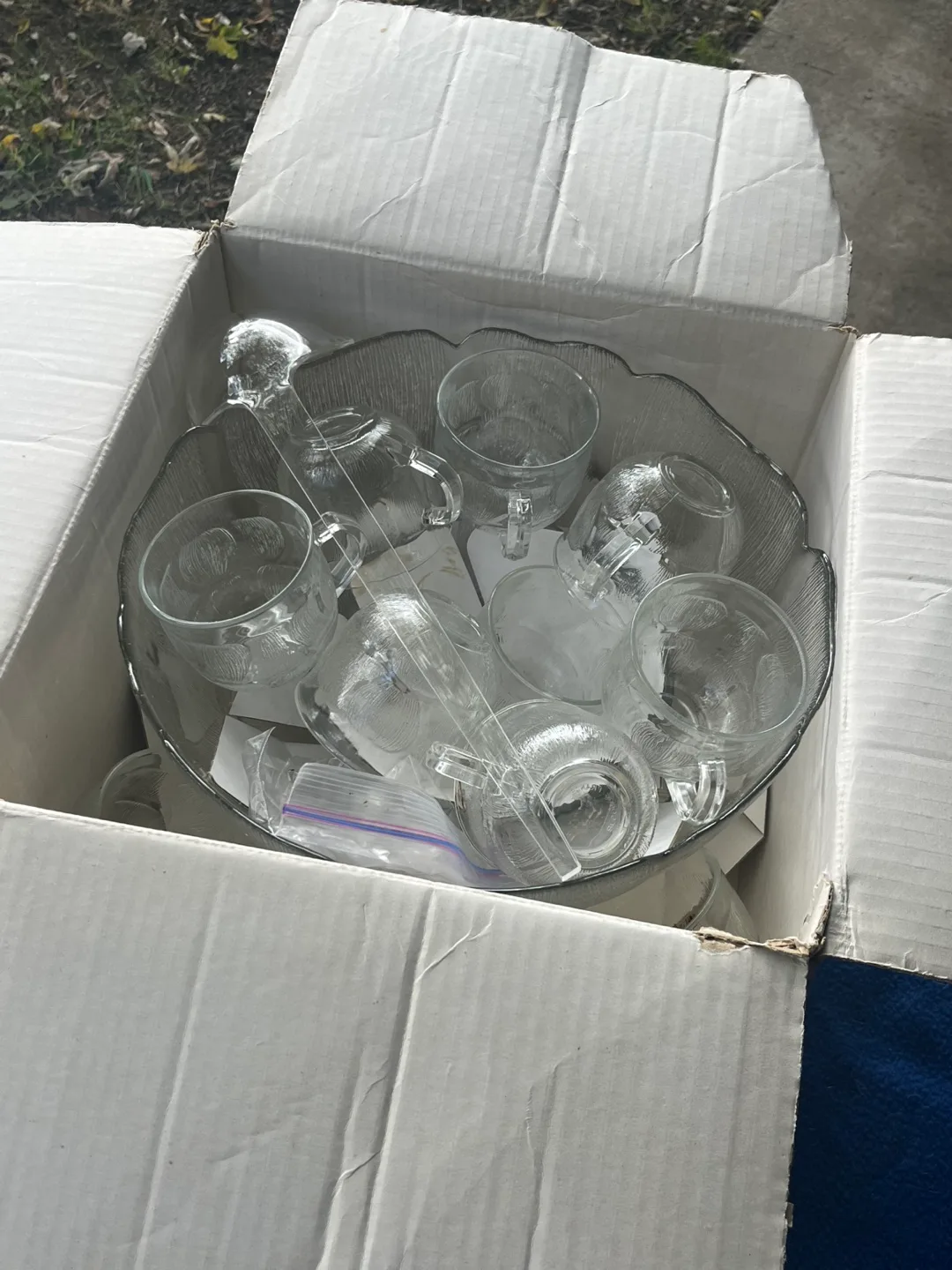 Arcoroc Fleur Punch bowl Set for 12 image indicator(2)