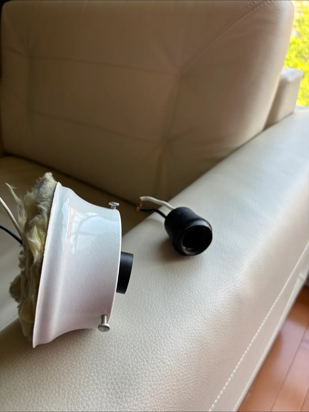 Leviton Light fixture and a light socket image indicator(2)