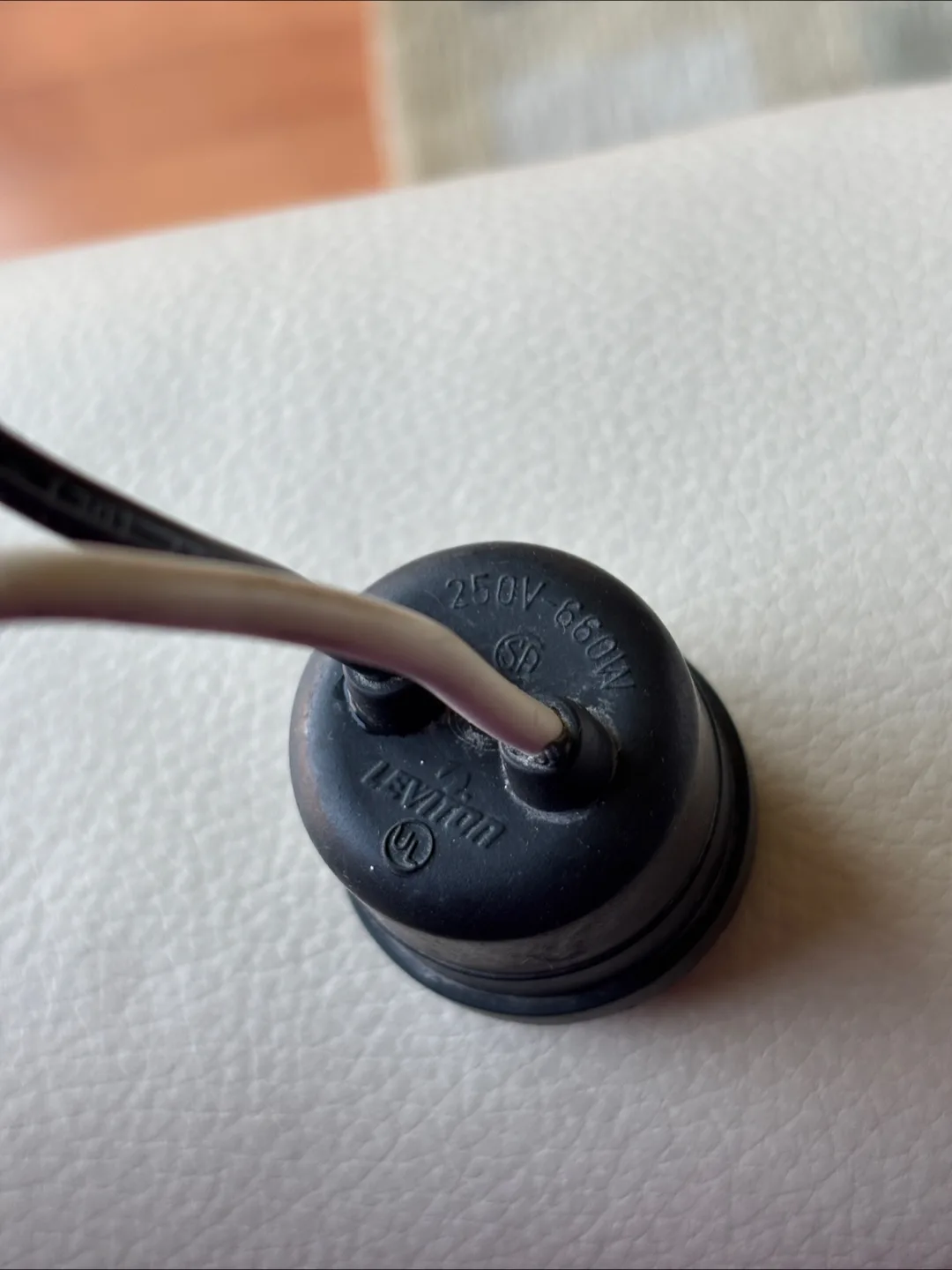 Leviton Light fixture and a light socket image indicator(3)