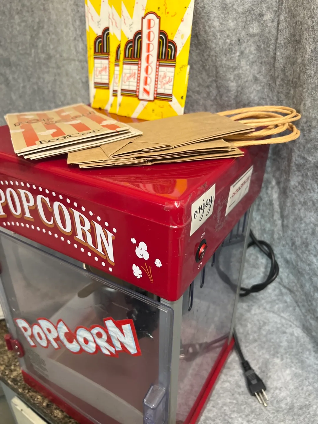 Come and get it. $8 West Bend Popcorn Machine image indicator(4)