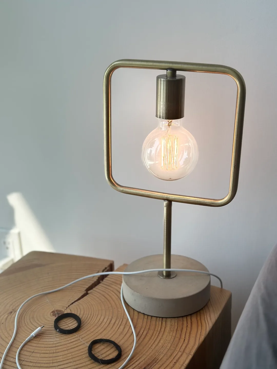 Set of 2 Structube Square Frame Nightstand/Desk Lamps thumbnail