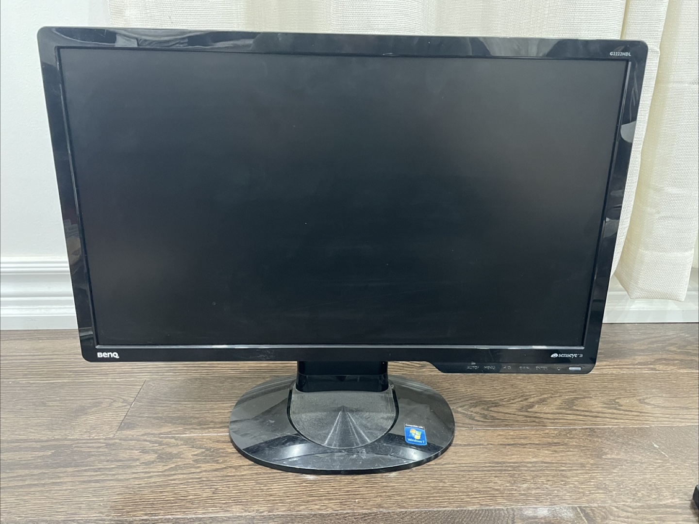 2x BenQ G2222HDL 21.5" LCD Monitor and Dual arm VESA