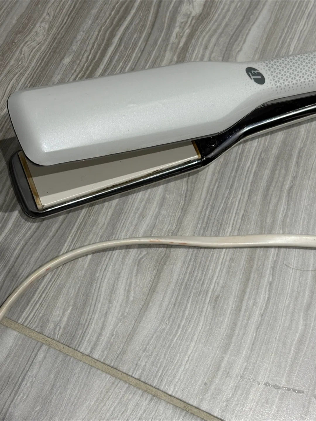 Used t3 single pass flat iron hair straightener 1.25 inches 🇨🇦 image indicator(2)