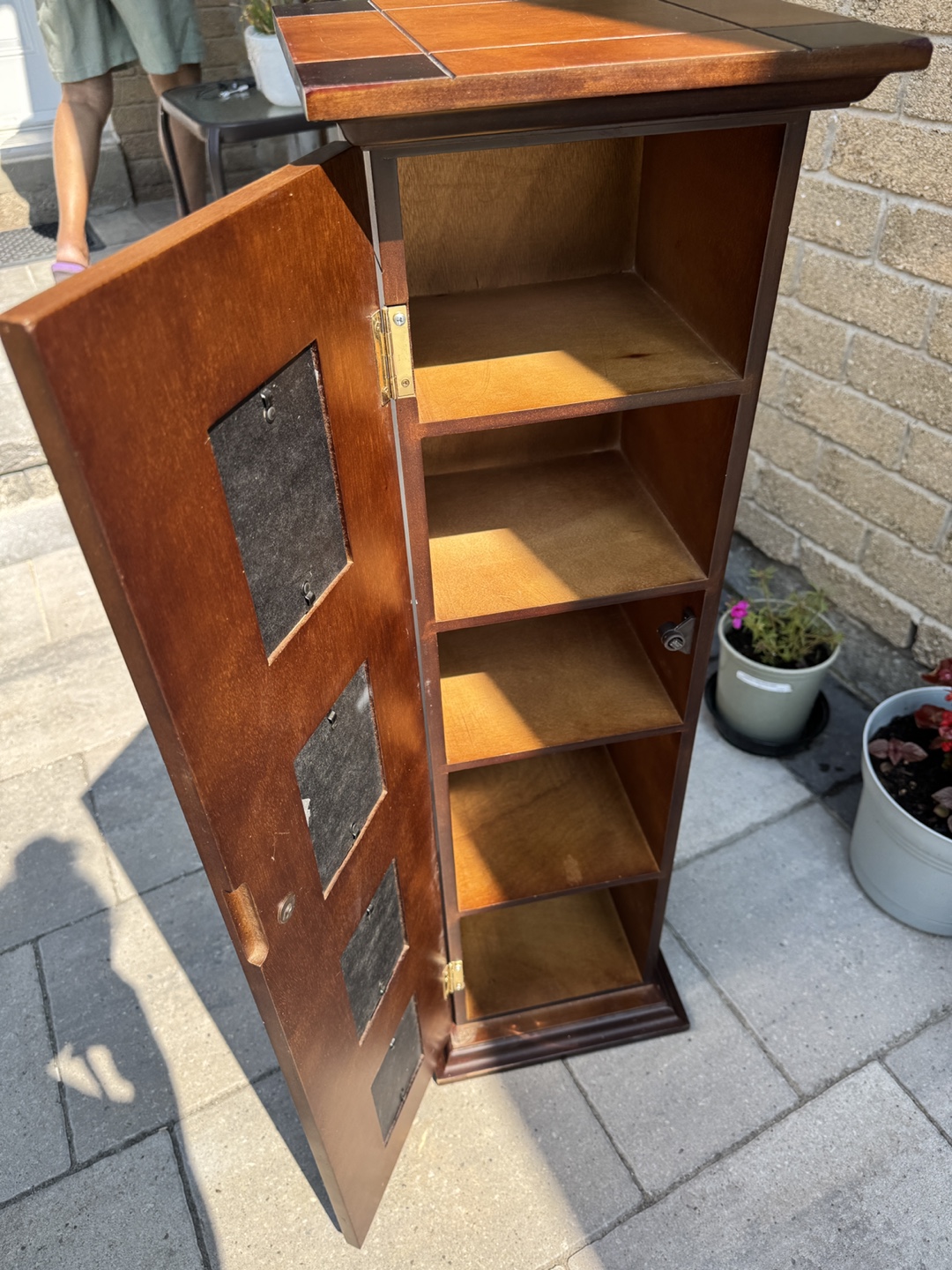Wooden Display Cabinet with Photo Frames - photo 3