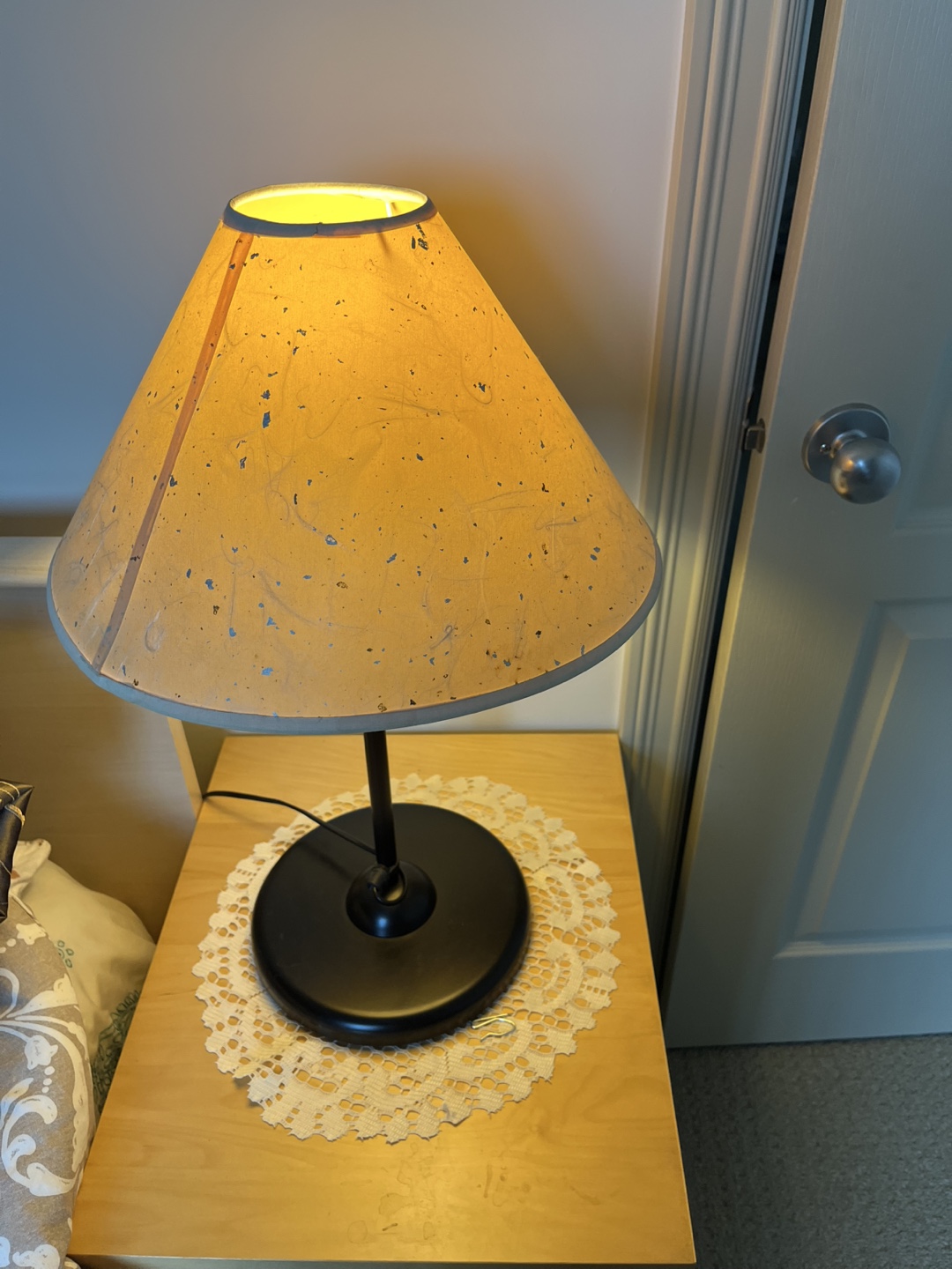 Table Lamp with Beige Shade - photo 3