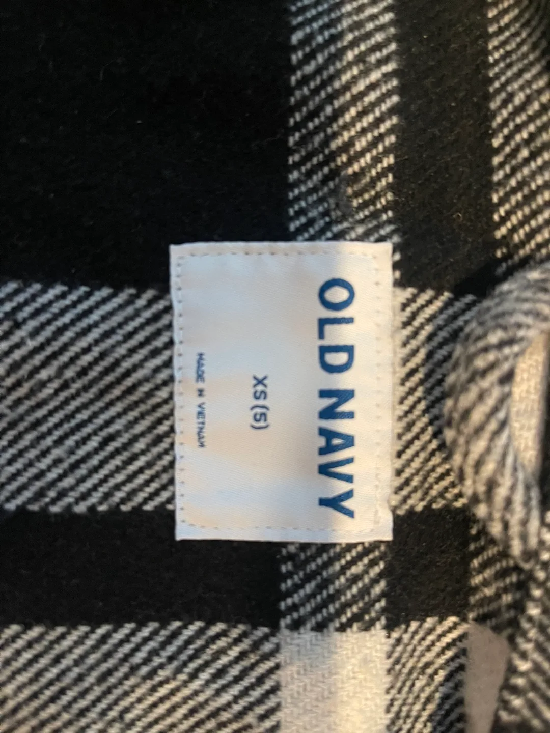 Old Navy XS(5) Black/White Plaid Flannel Shacket image indicator(4)
