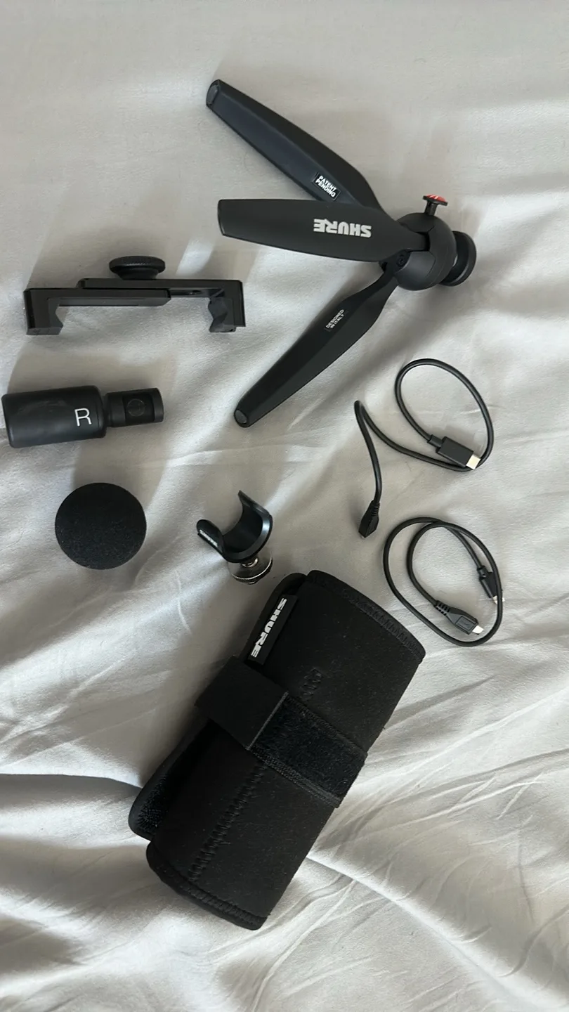 Shure MV88+ Video Kit with Manfrotto PIXI Tripod image indicator(2)