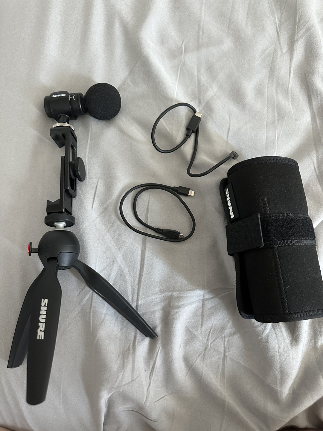 Shure MV88+ Video Kit with Manfrotto PIXI Tripod