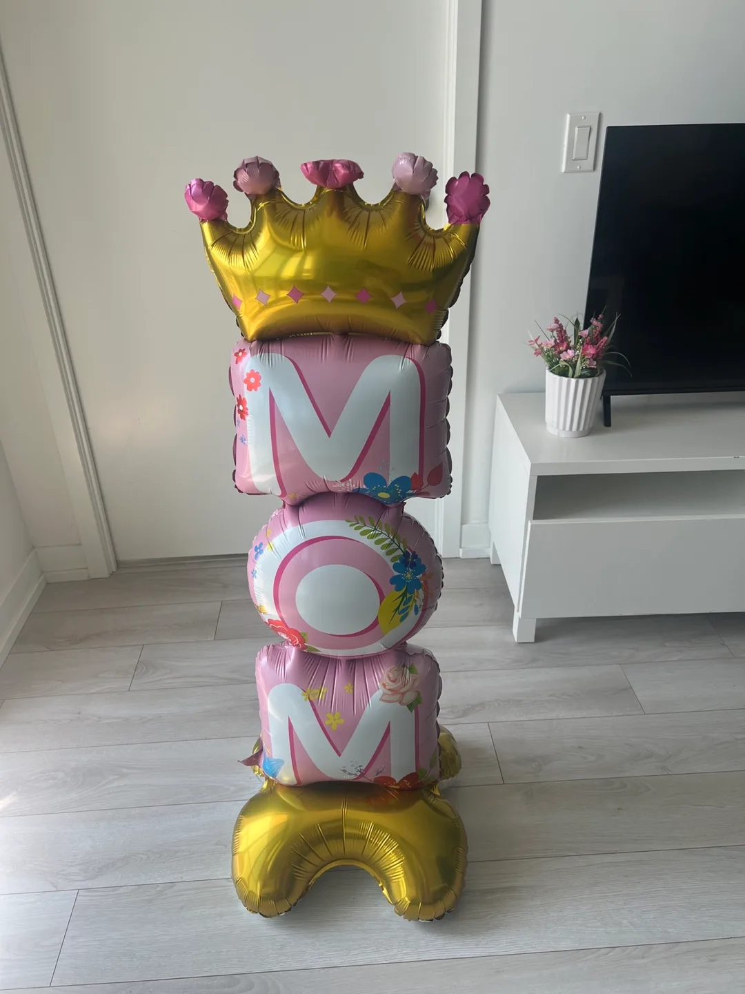 MOM Balloon Decoration thumbnail