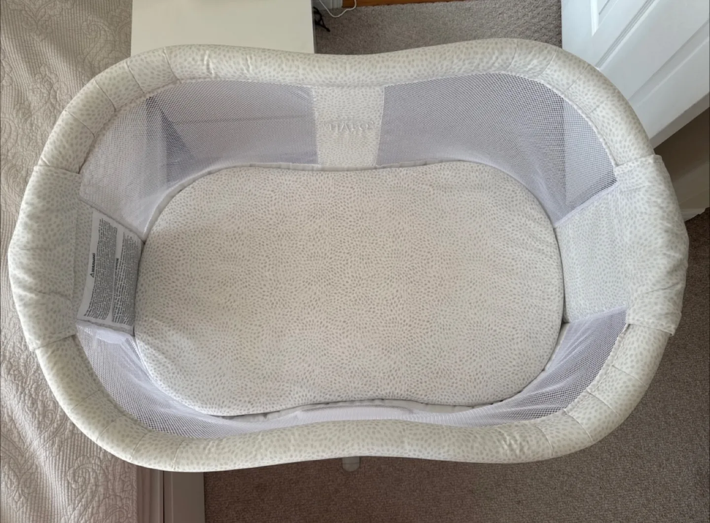 Halo BassiNest Swivel Sleeper - Excellent Condition image indicator(4)