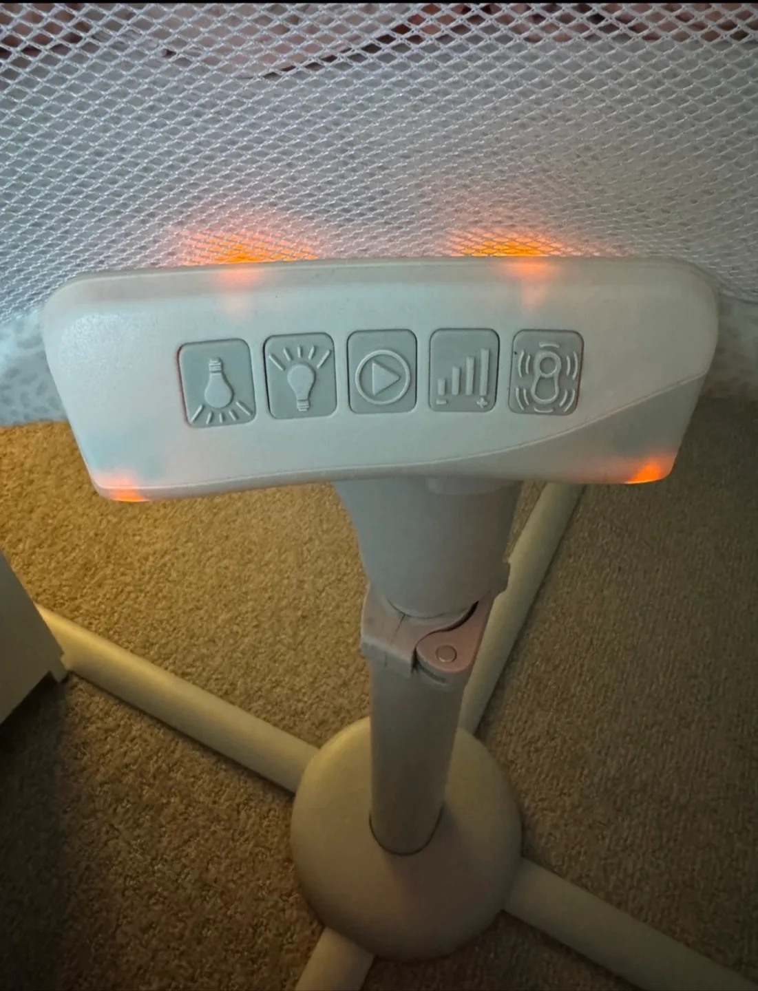 Halo BassiNest Swivel Sleeper - Excellent Condition image indicator(6)