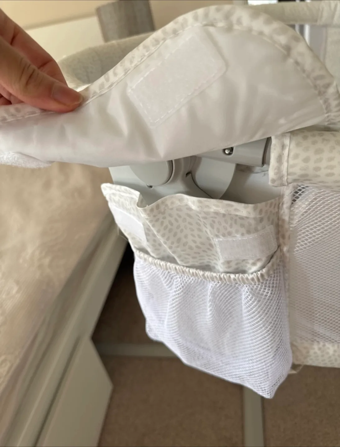 Halo BassiNest Swivel Sleeper - Excellent Condition image indicator(8)