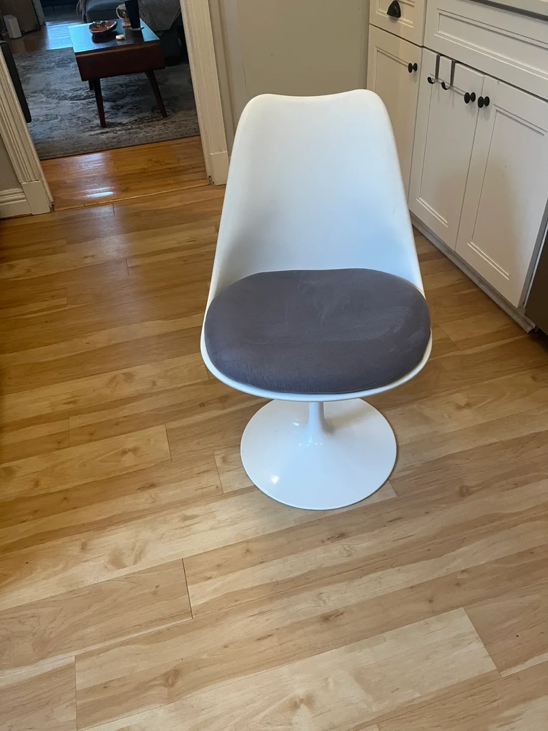 Set of 4 White Tulip Style Dining Chairs thumbnail