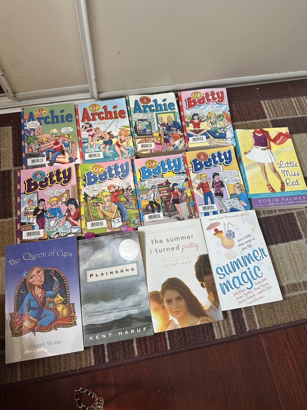 Archie & Betty Comic Book Lot + Novels
