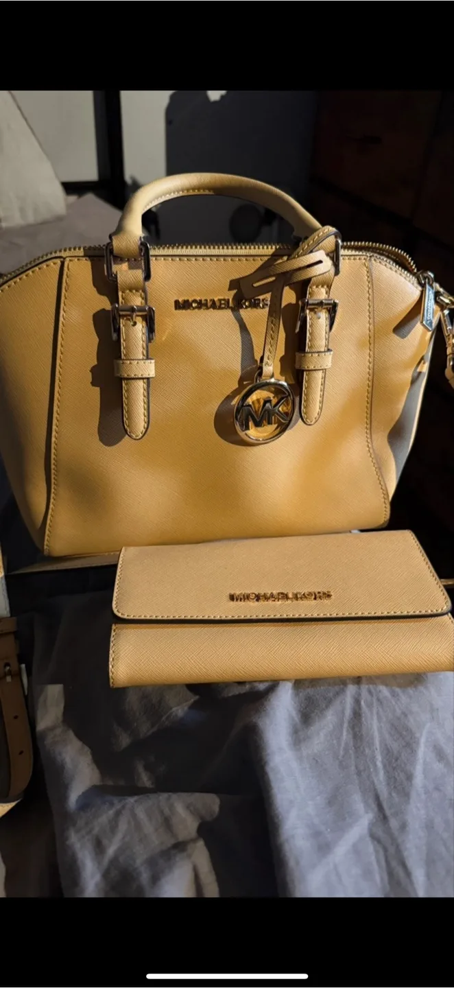 Michael Kors Purse & Wallet Set thumbnail