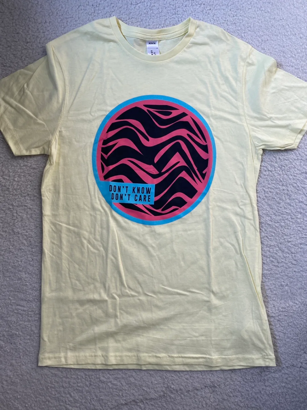 New Yellow Graphic T-Shirt 🇨🇦 Size M thumbnail
