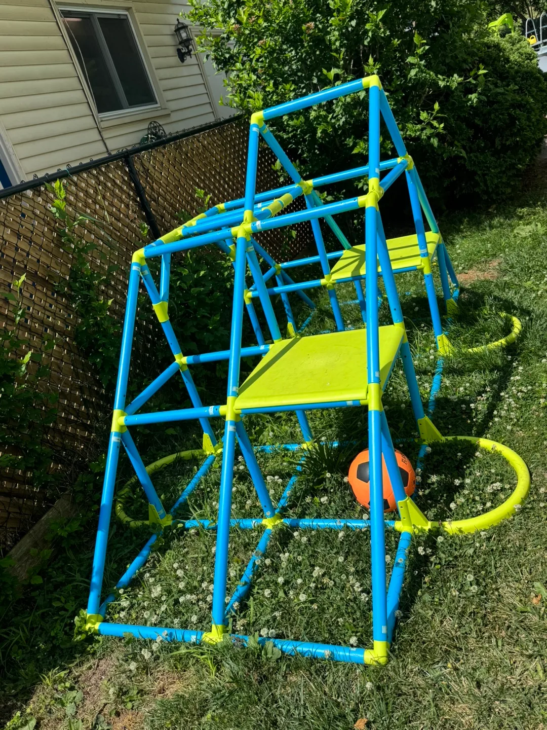 Eezy Peezy Mega Pyramid Monkey Bar Climber thumbnail