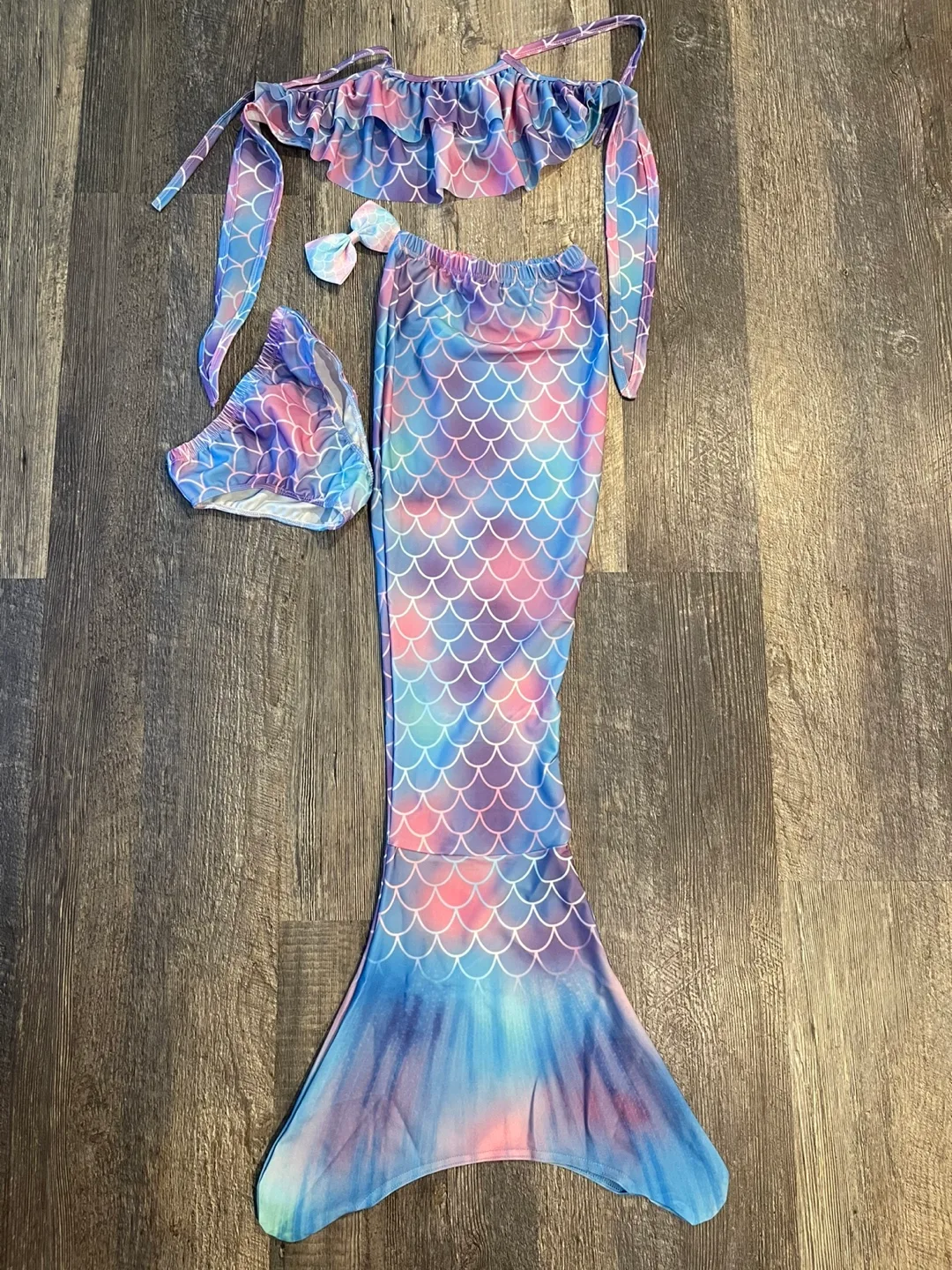New Mermaid Swimsuit for Girls Size S image indicator(4)