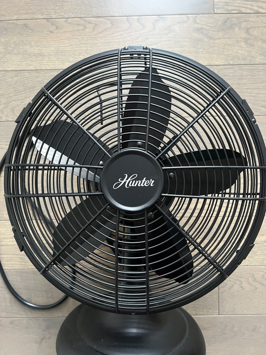 Hunter Table Oscillating Fan (NOT A FULL STANDING FAN)