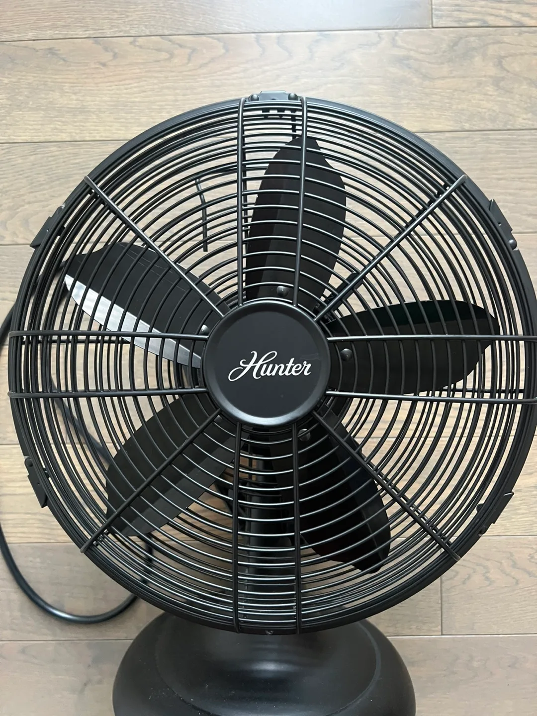 Hunter Table Oscillating Fan (NOT A FULL STANDING FAN) thumbnail
