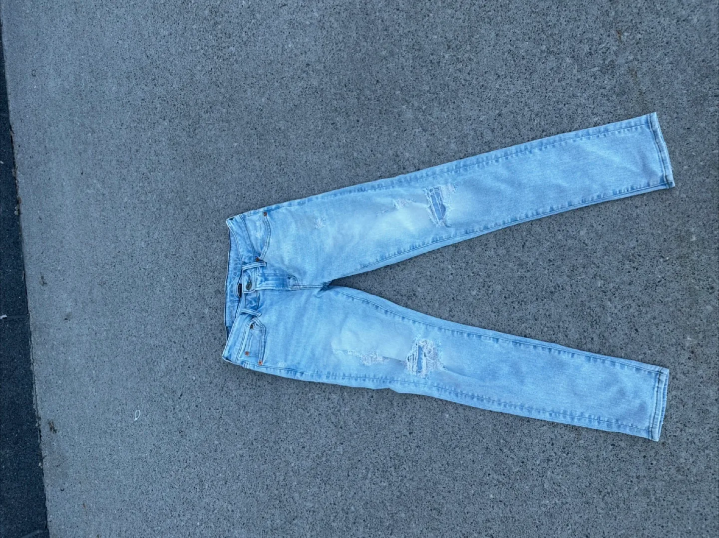 American Eagle Distressed Jeans thumbnail